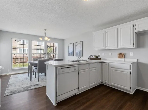 1510 S 5th St E, Louisburg, KS 66053