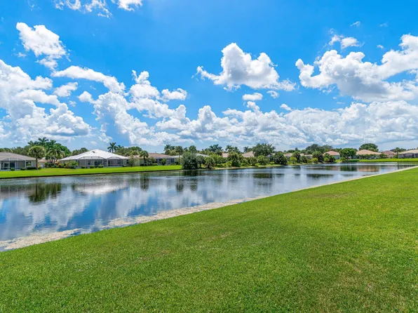 10597 Royal Caribbean Circle, Boynton Beach, FL 33437