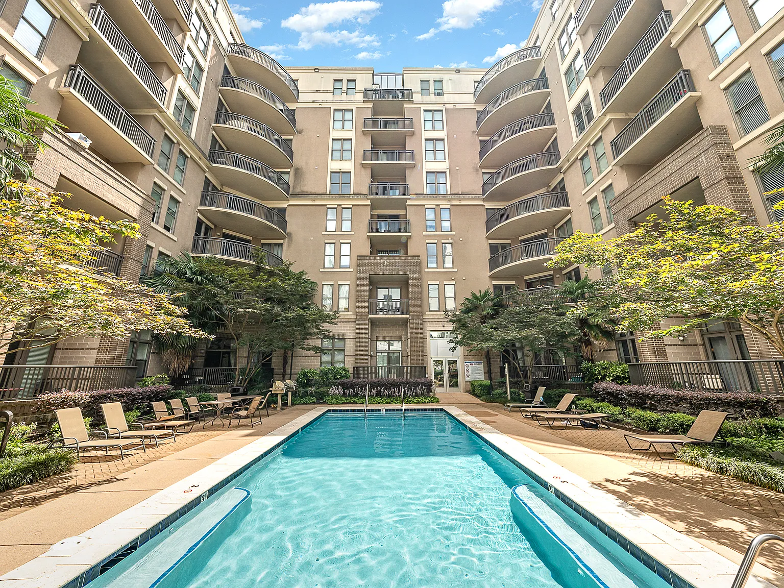 718 West Trade Street #409 - Yancey - 409 — Photo 1