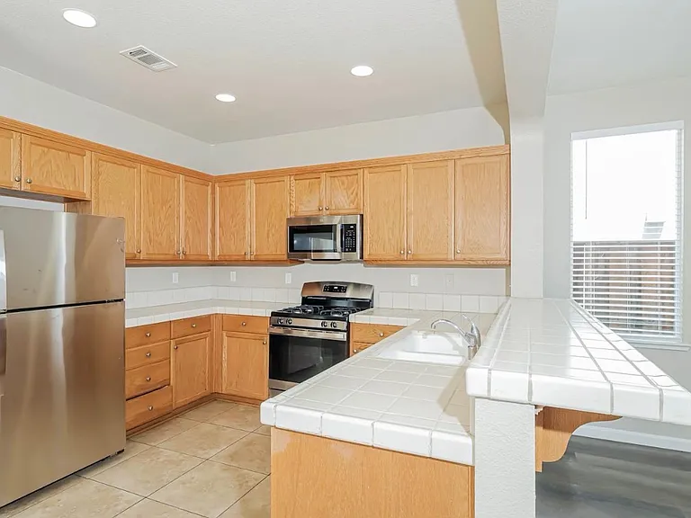 2742 Cobbler St — Photo 5
