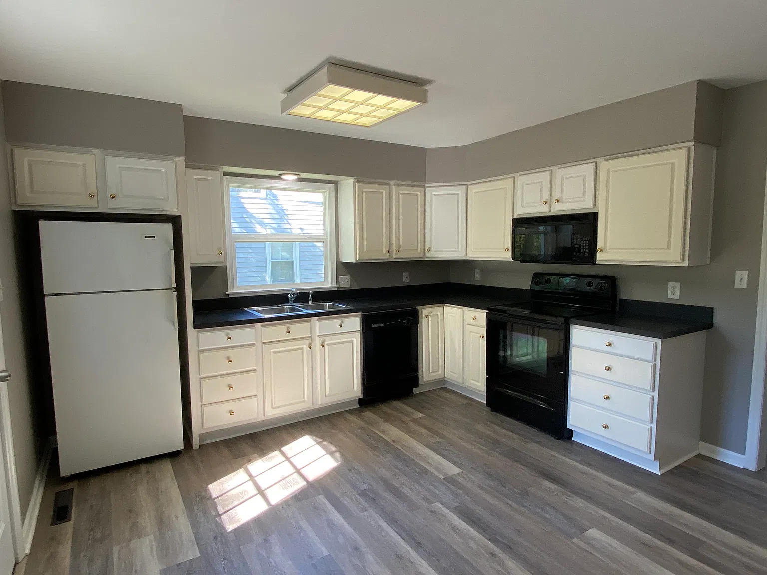 4 bed, 1214 sqft, $1,800 — Photo 3