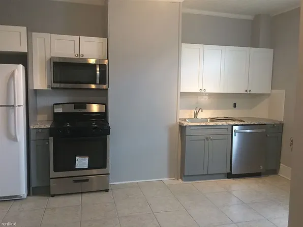 527 Jackson Street image 1 of 8