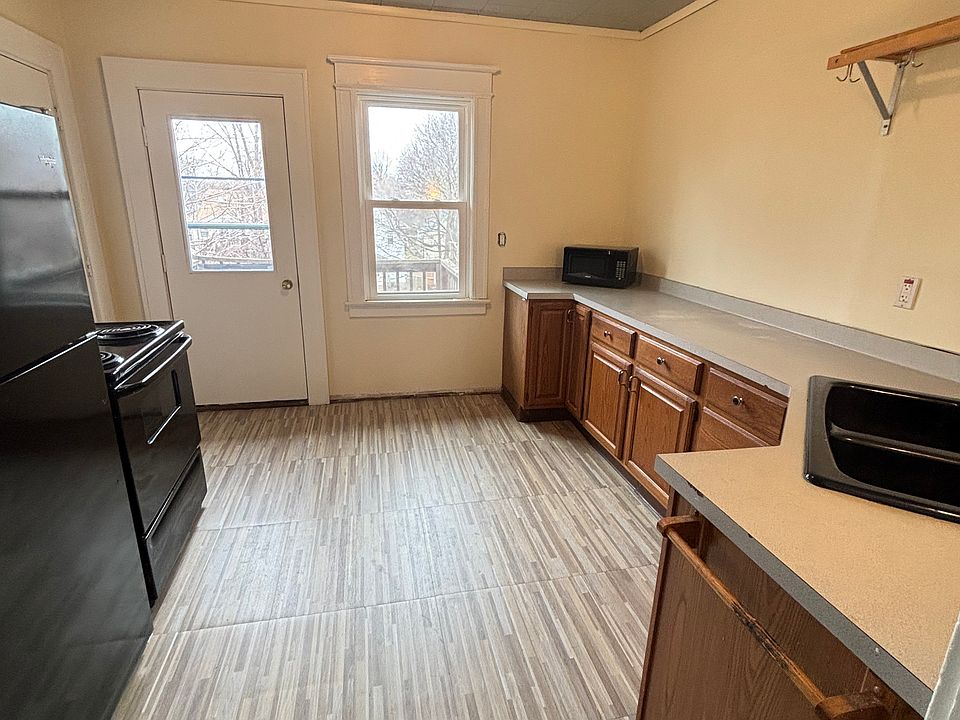 1st image of 327 Laburnam Cres