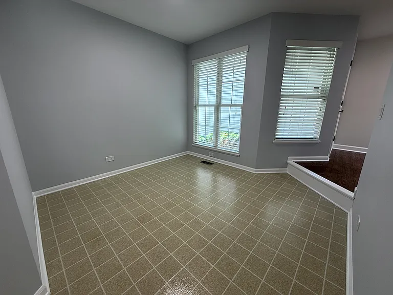 884 Dandridge Ct — Photo 8