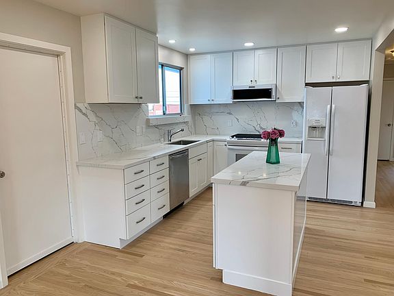 3rd image of 157 Lacrosse Ave