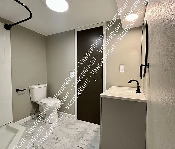 2206 W 39th St — Photo 27