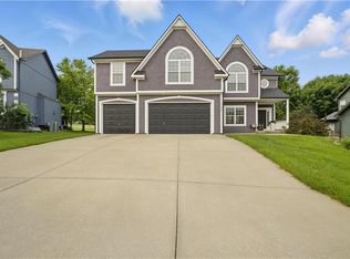 737 SW Derby Dr, Lees Summit, MO 64081