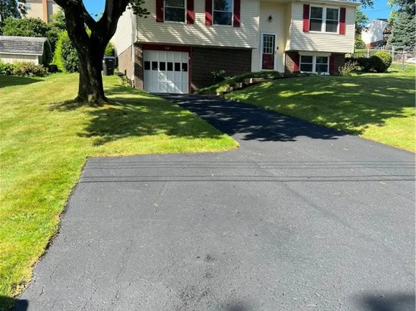 111 W Crestridge Dr, Coraopolis, PA 15108