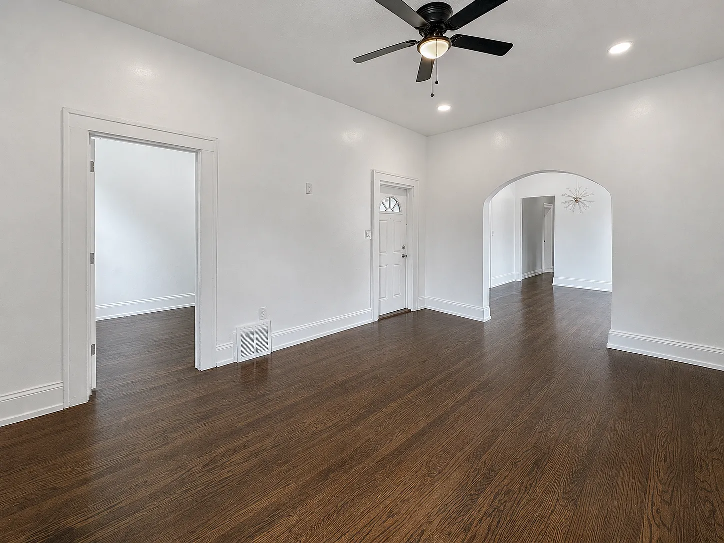 3 bed, 820 sqft, $1,800 — Photo 2