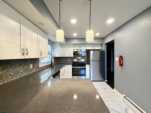 4th image of 182 W 32nd St Floor 1
