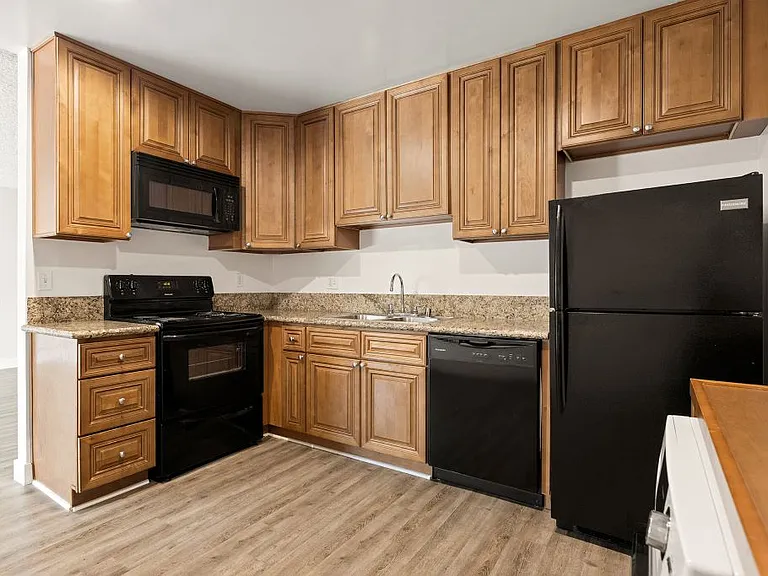 Parthenia Terrace Apartments — Photo 4