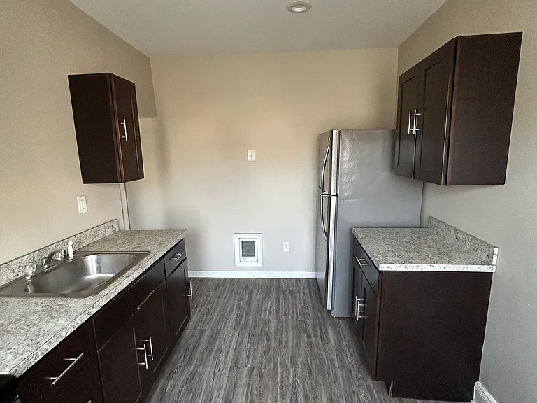 1009 Lincoln Ave #D — Photo 6