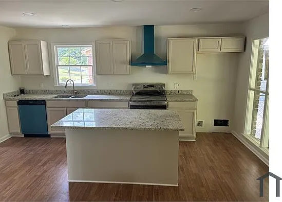 613 Sundale Dr — Photo 1
