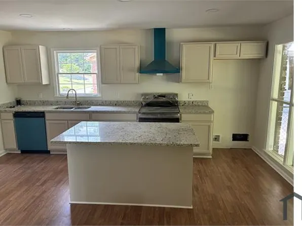 613 Sundale Dr, Birmingham, AL 35235