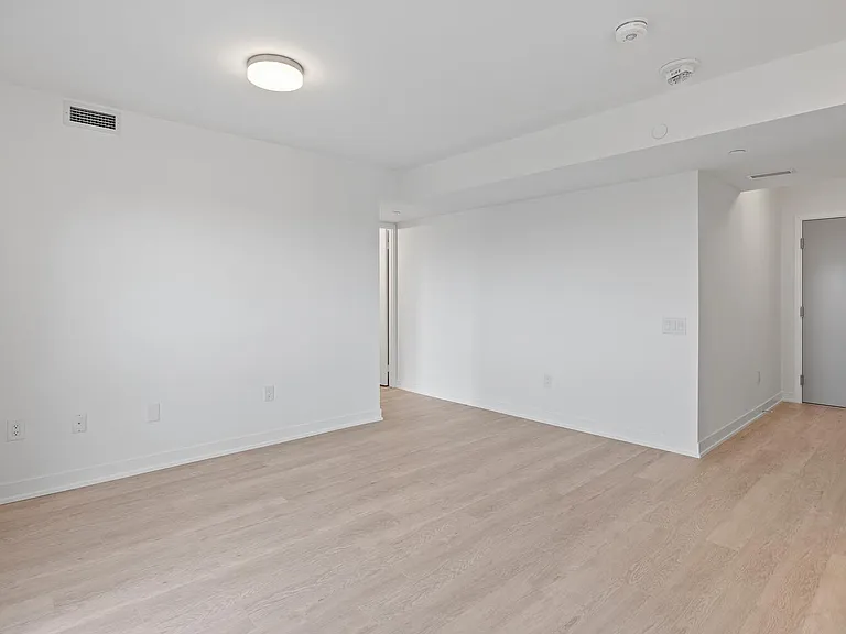 480 Wilson Ave — Photo 9