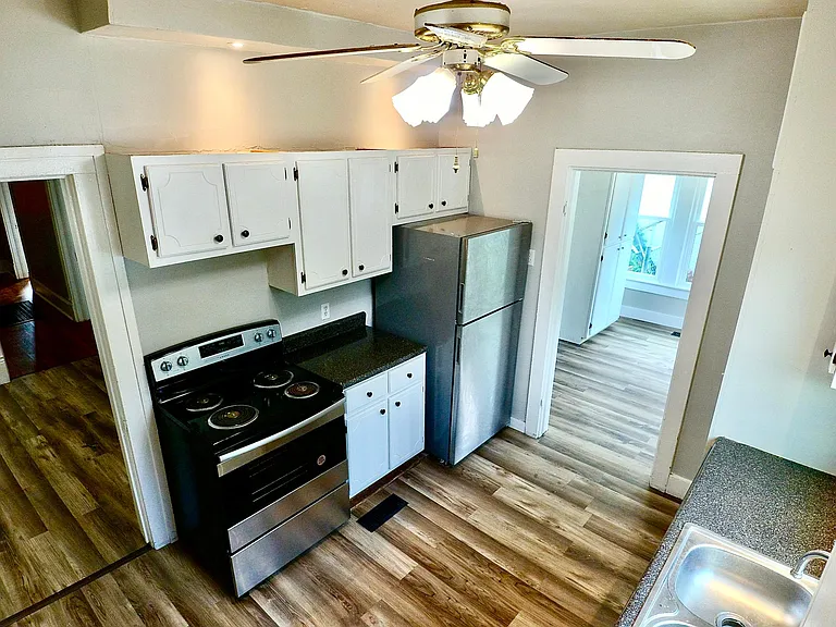 510 N Cherry St — Photo 11