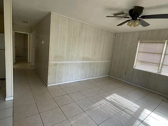 3rd image of 2801 Avenue E