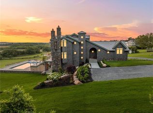 82 Nonquit Ln, Tiverton, RI 02878