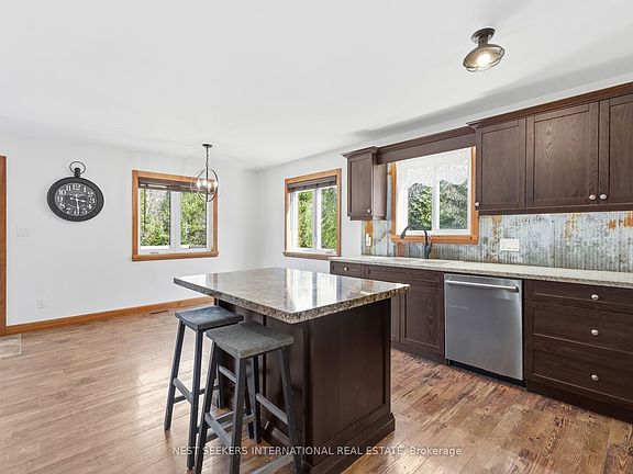 4th image of 3184 Ravenscliffe Rd