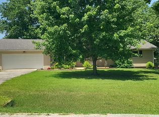 705 S Main St, Willard, MO 65781