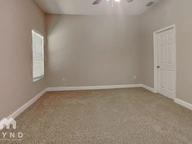 455 Brentwood Ct — Photo 8
