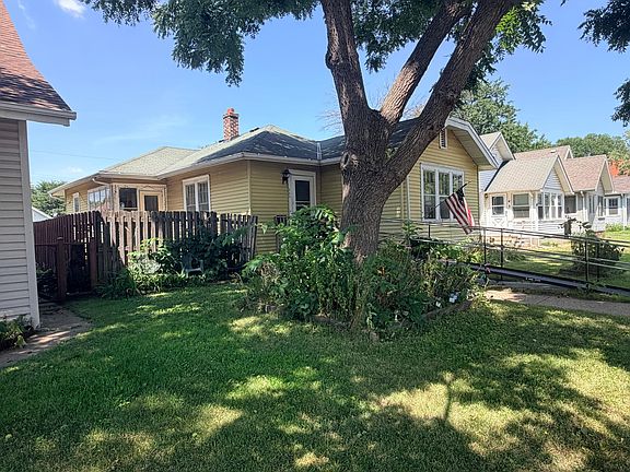 3rd image of 320 5th Ave S