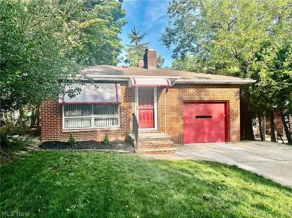 5315 Arch St, Maple Heights, OH 44137