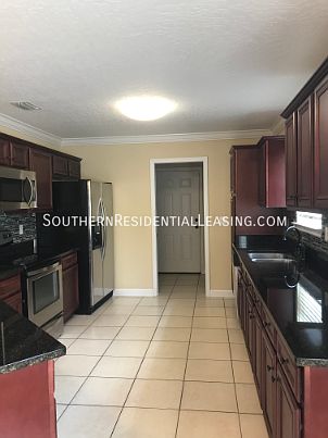3rd image of 116 Katherine St NE