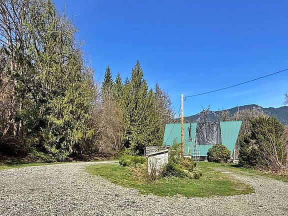 5th image of 360 Peters Road