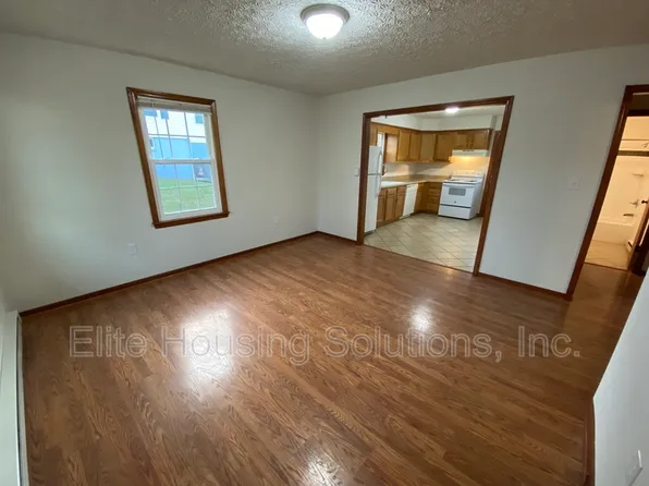 120 W Marshall St APT 2, Wytheville, VA 24382