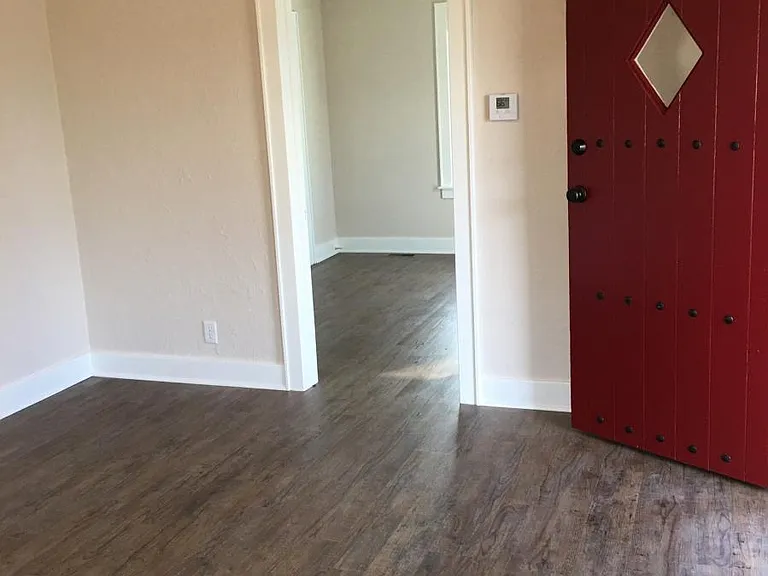 3020 W Glen Ave — Photo 5