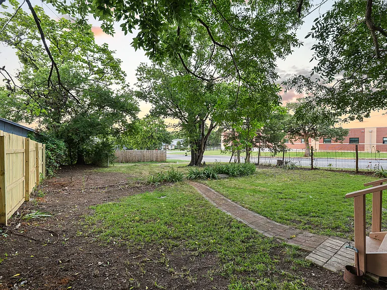 431 E Hull St — Photo 49