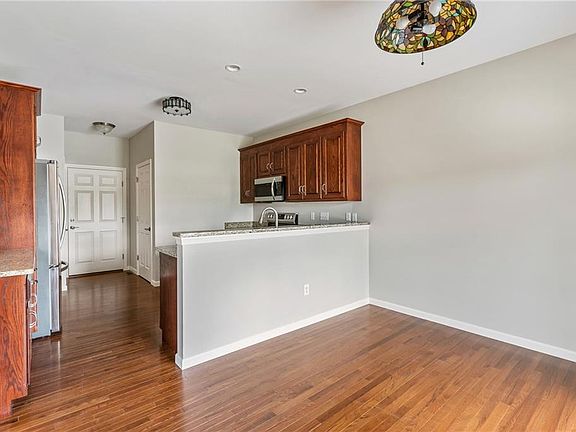 5th image of 170 Providence Pike Unit 100