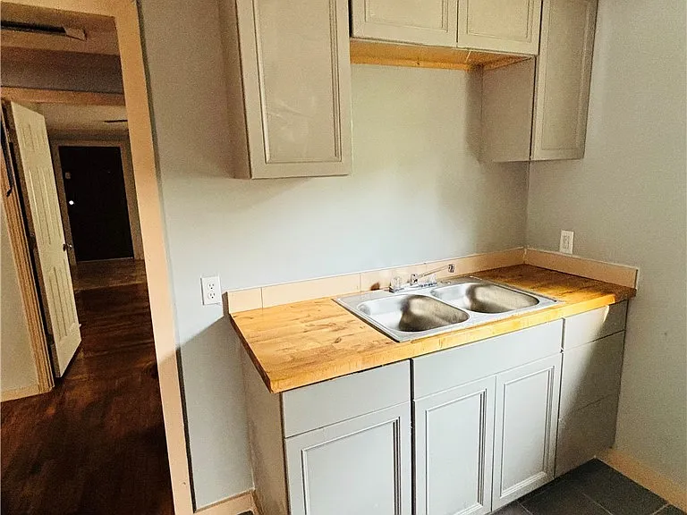 1745 W Hancock Ave — Photo 3
