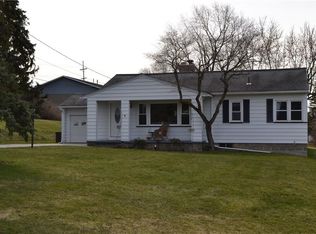 11 Rossman Dr, Webster, NY 14580
