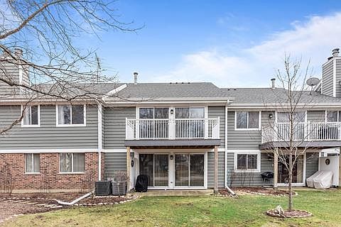 2nd image of 608 Hanover Ct Unit V2