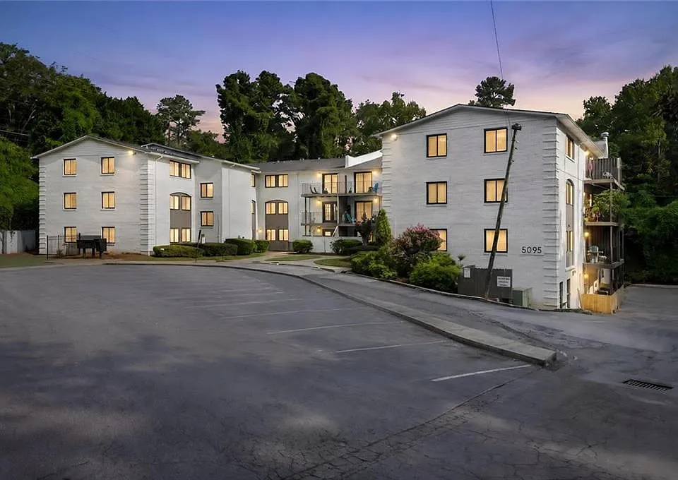 5095 Roswell Rd #209