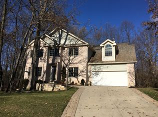 656 Newport Cir, Lindenhurst, IL 60046