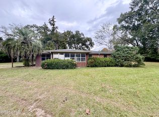 1214 Johnson Ave, Chipley, FL 32428