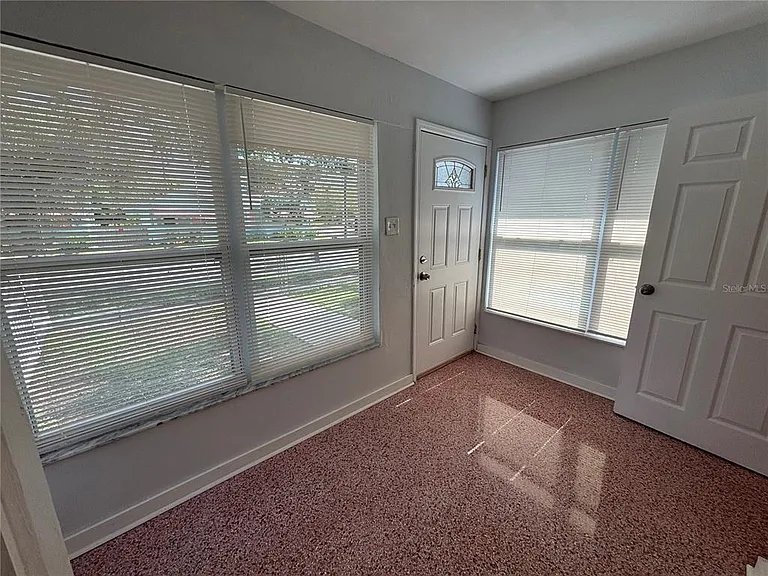 422 15th Ave S — Photo 3