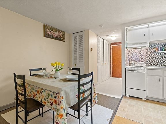 4th image of 46 Greentree Ln APT 25