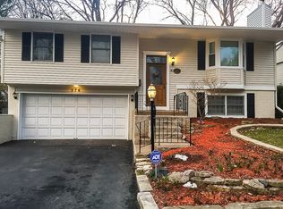 276 Cherrywood Rd, Buffalo Grove, IL 60089