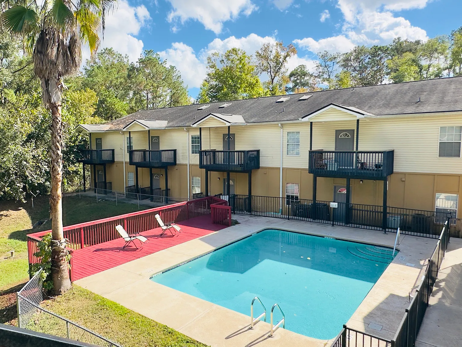 Mockingbird Garden Apartments — Photo 4
