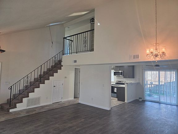 4th image of 1821 Howe St