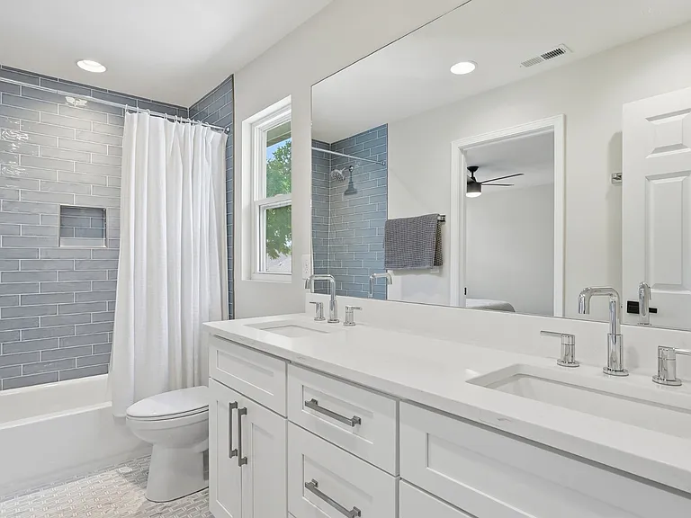 1018 Jackson St — Photo 15