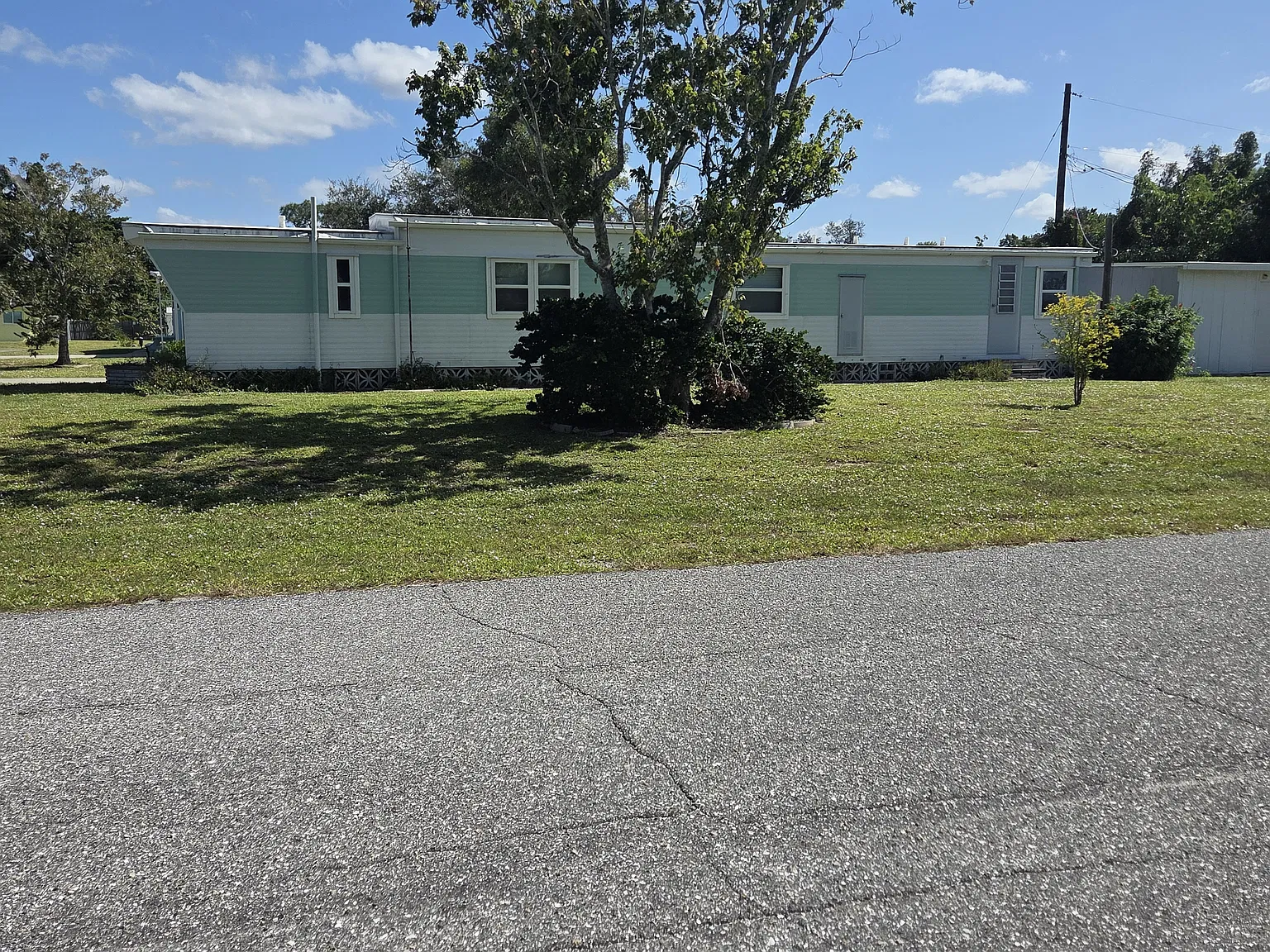 2 bed, 1.5 bath, 719 sqft, $1,490 — Photo 4