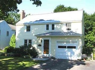 1555 Valencia Rd, Niskayuna, NY 12309