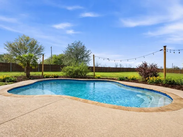 105 Devonshire Dr, Waxahachie, TX 75167