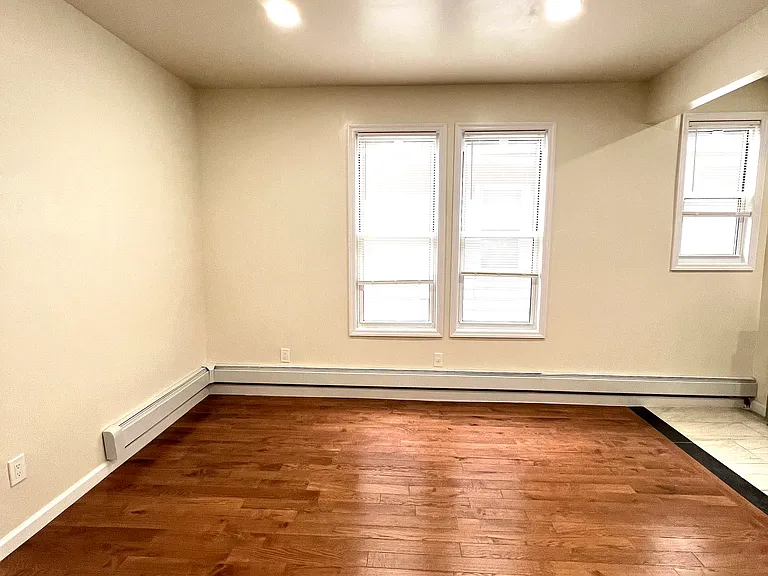 2645 E 18th St #1R — Photo 5