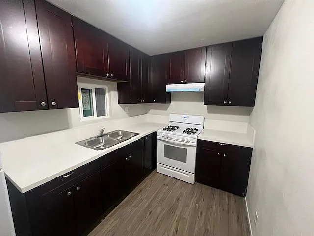 8705 Vanguard Pl — Photo 2